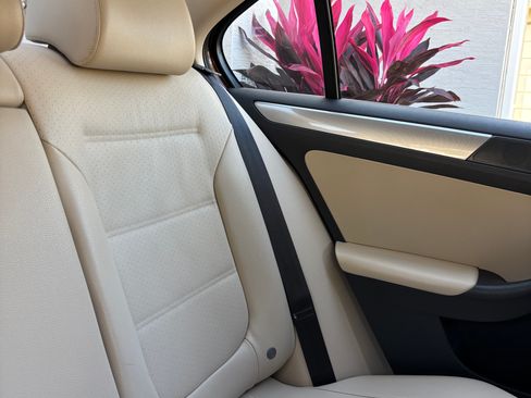 Used 2016 Volkswagen Jetta SE image 5