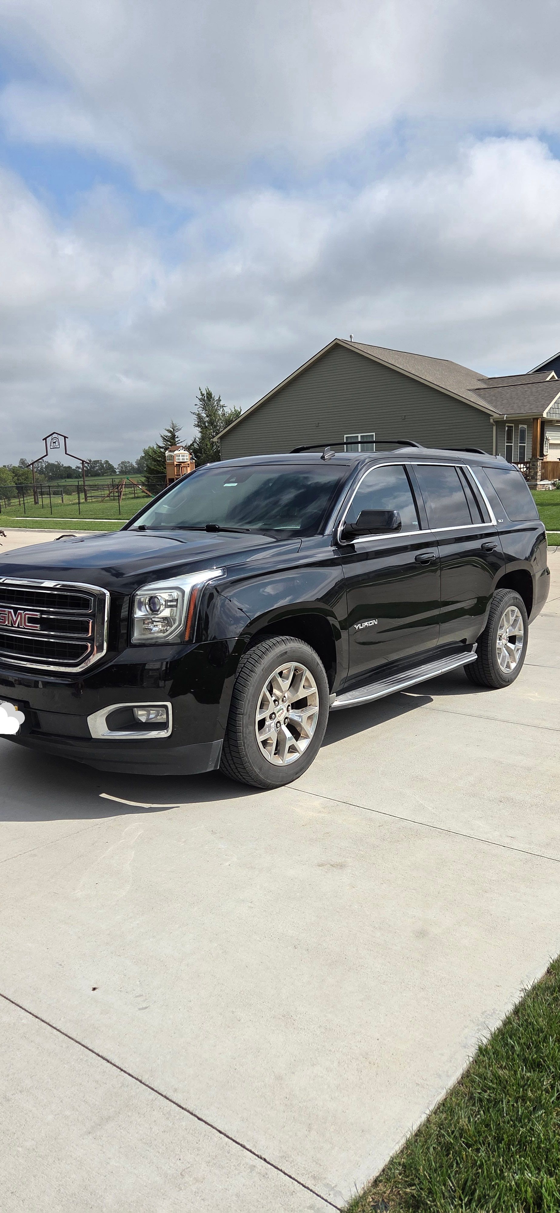 Used 2015 GMC Yukon SLT w/ Open Road Package AWD/4WD image 1