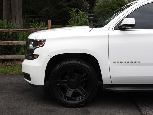 Used 2019 Chevrolet Suburban LT AWD/4WD image 9