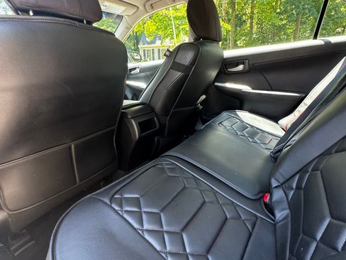 Used 2012 Toyota Camry SE FWD image 13
