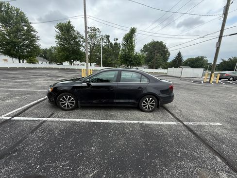 Used 2017 Volkswagen Jetta SE FWD image 1