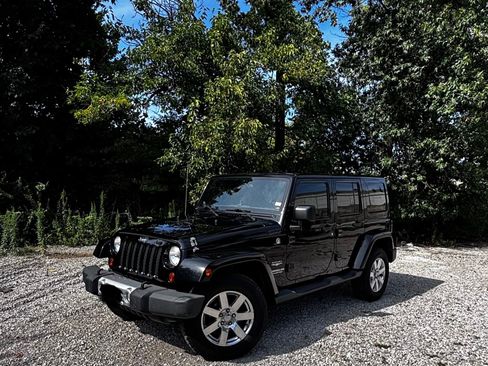Used 2012 Jeep Wrangler Unlimited Sahara w/ Connectivity Group AWD/4WD image 1