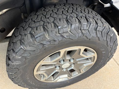 Used 2014 Jeep Wrangler Unlimited Rubicon w/ Connectivity Group image 14