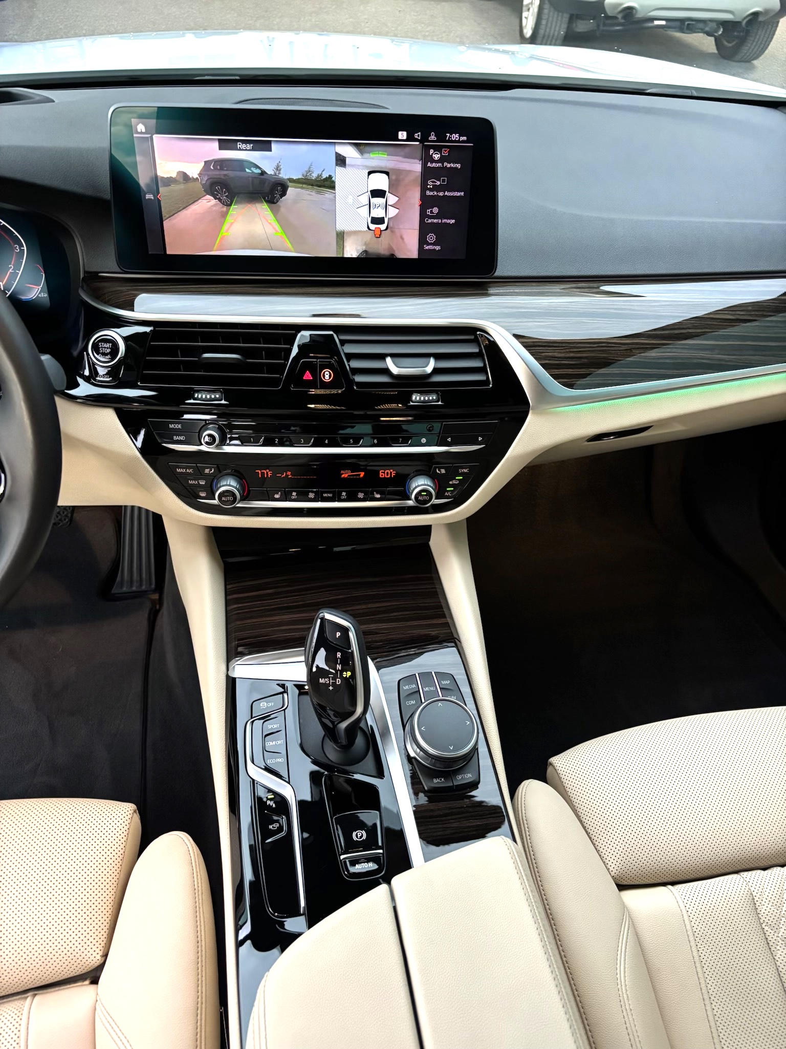 Used 2021 BMW 530i w/ Premium Package RWD image 2