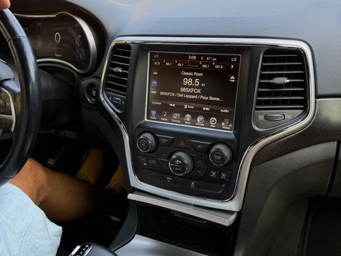 Used 2015 Jeep Grand Cherokee Altitude image 13