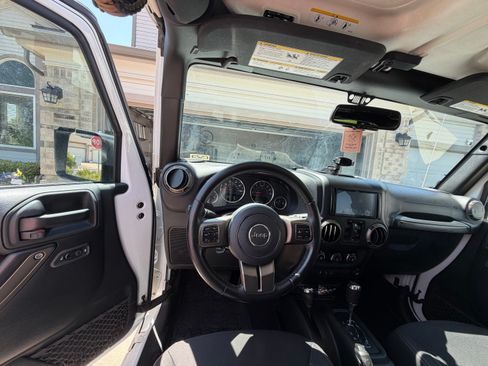 Used 2018 Jeep Wrangler Unlimited Sport AWD/4WD image 10