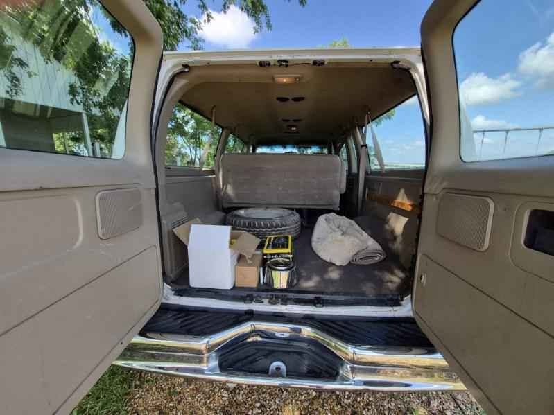 Used 2000 Ford E-350 and Econoline 350 Wagon RWD image 14