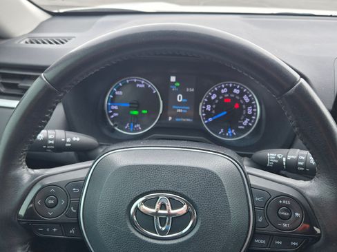 Used 2021 Toyota RAV4 XLE w/ Convenience Package image 8