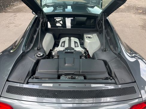 Used 2014 Audi R8 V8 w/ Enhanced Leather Package AWD/4WD image 19