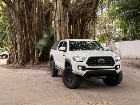 Used 2019 Toyota Tacoma TRD Off-Road image 12
