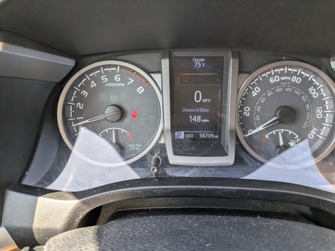 Used 2017 Toyota Tacoma SR5 w/ Tow Package RWD image 13
