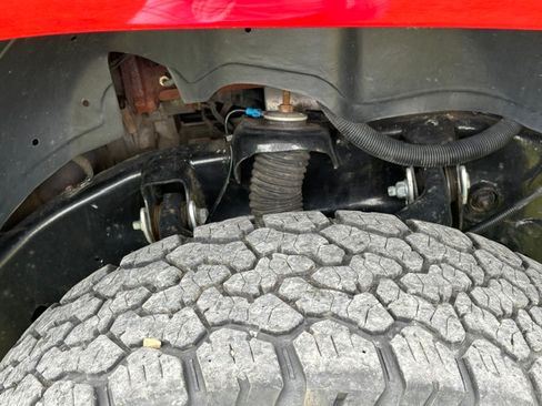 Used 2005 Chevrolet Silverado 2500 LS w/ Heavy-Duty Power Package AWD/4WD image 11