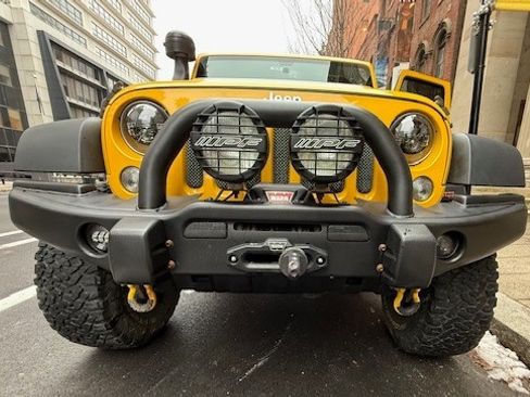 Used 2015 Jeep Wrangler Unlimited Rubicon w/ Connectivity Group image 5