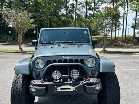 Used 2015 Jeep Wrangler Unlimited Sahara w/ Connectivity Group AWD/4WD image 2