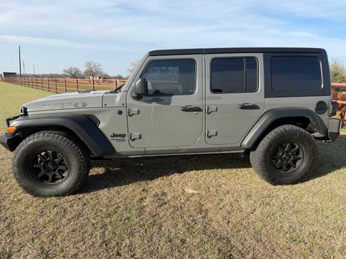 Used 2021 Jeep Wrangler Unlimited Sport image 1