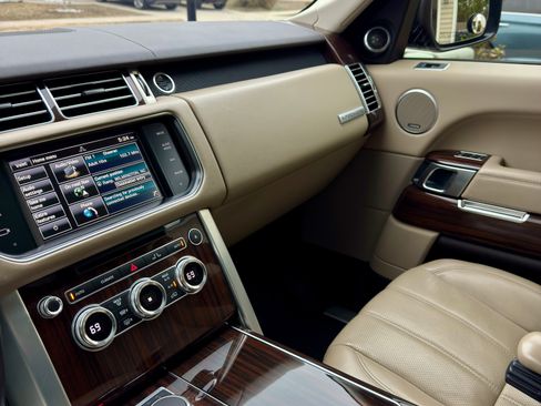Used 2015 Land Rover Range Rover HSE image 18