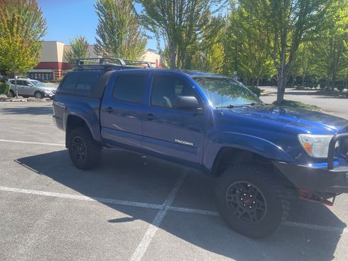 Used 2014 Toyota Tacoma 4x4 Double Cab w/ TRD Off-Road Package image 2