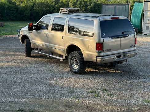 Used 2004 Ford Excursion Limited image 2