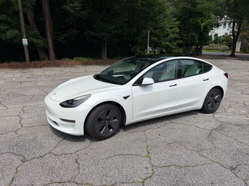 Used 2021 Tesla Model 3 Standard Range Plus RWD image 2