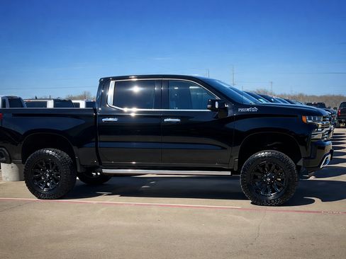 Used 2020 Chevrolet Silverado 1500 High Country w/ Technology Package image 2