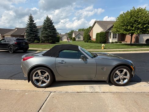 Used 2007 Pontiac Solstice Convertible w/ Premium Package RWD image 5