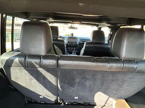 Used 2012 Jeep Wrangler Unlimited Sahara image 14