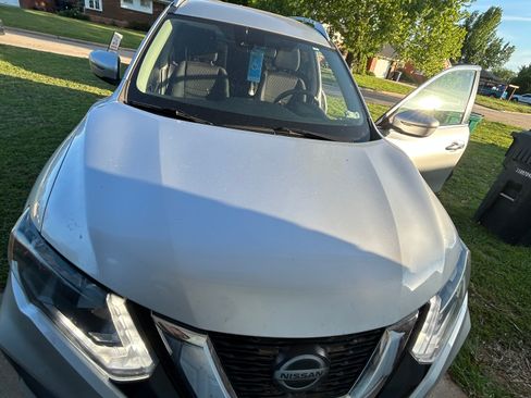 Used 2019 Nissan Rogue SV FWD image 2