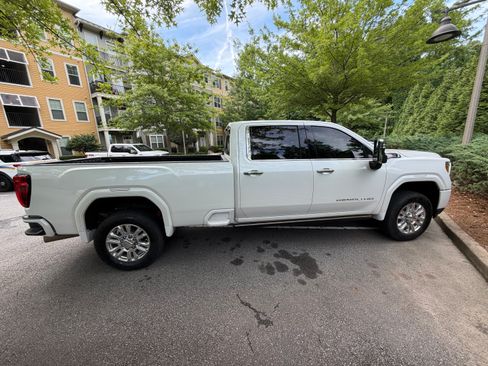 Used 2022 GMC Sierra 3500 Denali AWD/4WD image 4
