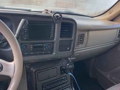 Used 2004 GMC Yukon XL Denali image 29