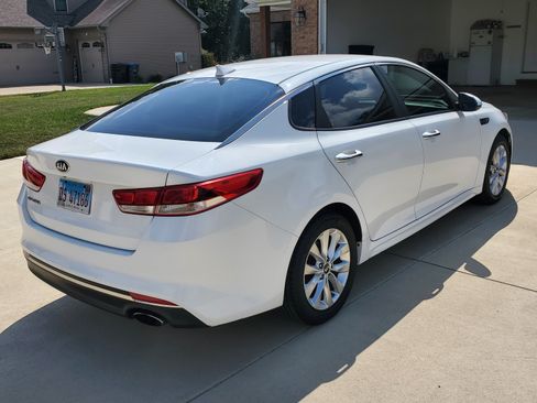 Used 2017 Kia Optima LX image 4