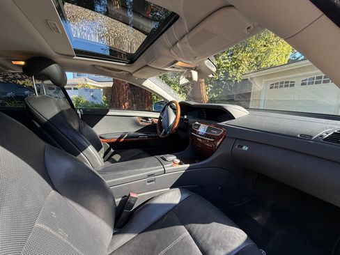 Used 2011 Mercedes-Benz CL 550 4MATIC image 8