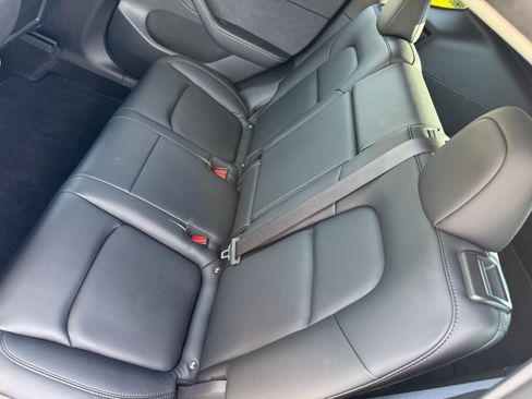 Used 2022 Tesla Model Y Long Range image 21