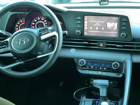 Used 2023 Hyundai Elantra SEL image 12