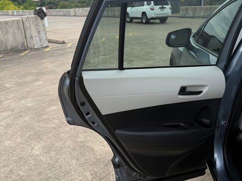 Used 2023 Toyota Corolla Cross L FWD image 6