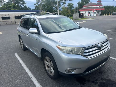Used 2012 Toyota Highlander Limited w/ Tow Pkg FWD image 5