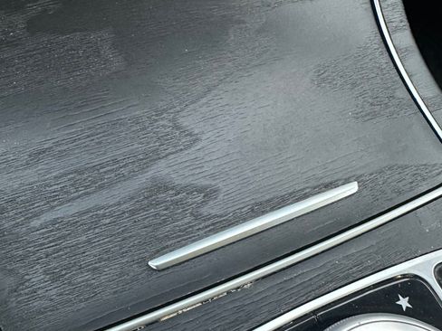 Used 2017 Mercedes-Benz GLC 300 4MATIC image 5