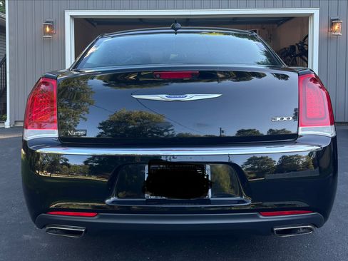 Used 2020 Chrysler 300 Limited RWD image 6
