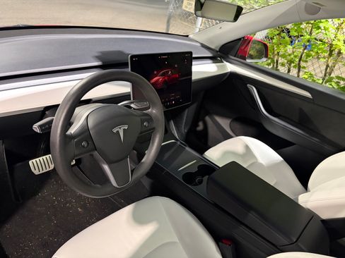Used 2023 Tesla Model Y Performance AWD/4WD image 12
