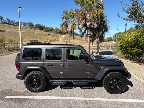 Used 2020 Jeep Wrangler Unlimited Sport image 17
