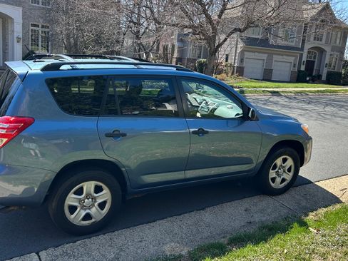 Used 2012 Toyota RAV4 4WD V6 w/ Tow Prep Pkg image 2