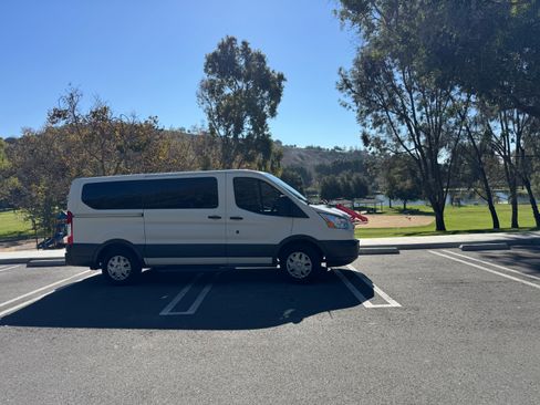 Used 2018 Ford Transit 150 XLT RWD image 4