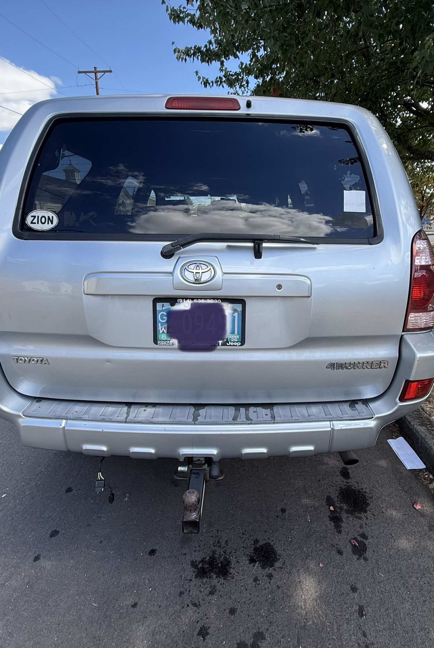 Used 2005 Toyota 4Runner SR5 AWD/4WD image 2
