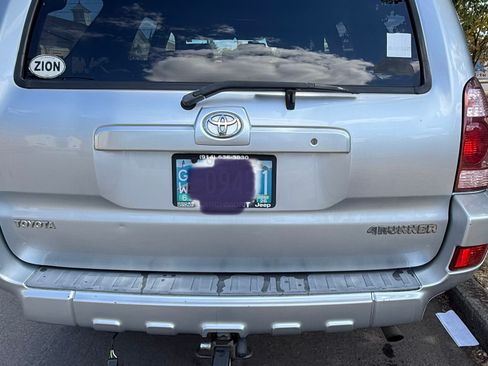 Used 2005 Toyota 4Runner SR5 AWD/4WD image 2