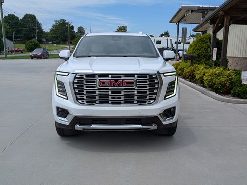 Used 2025 GMC Yukon XL Denali w/ Sun & Power Step Package image 6