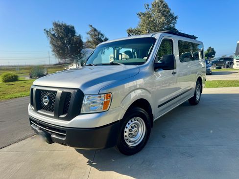 Used 2018 Nissan NV 3500 S image 1