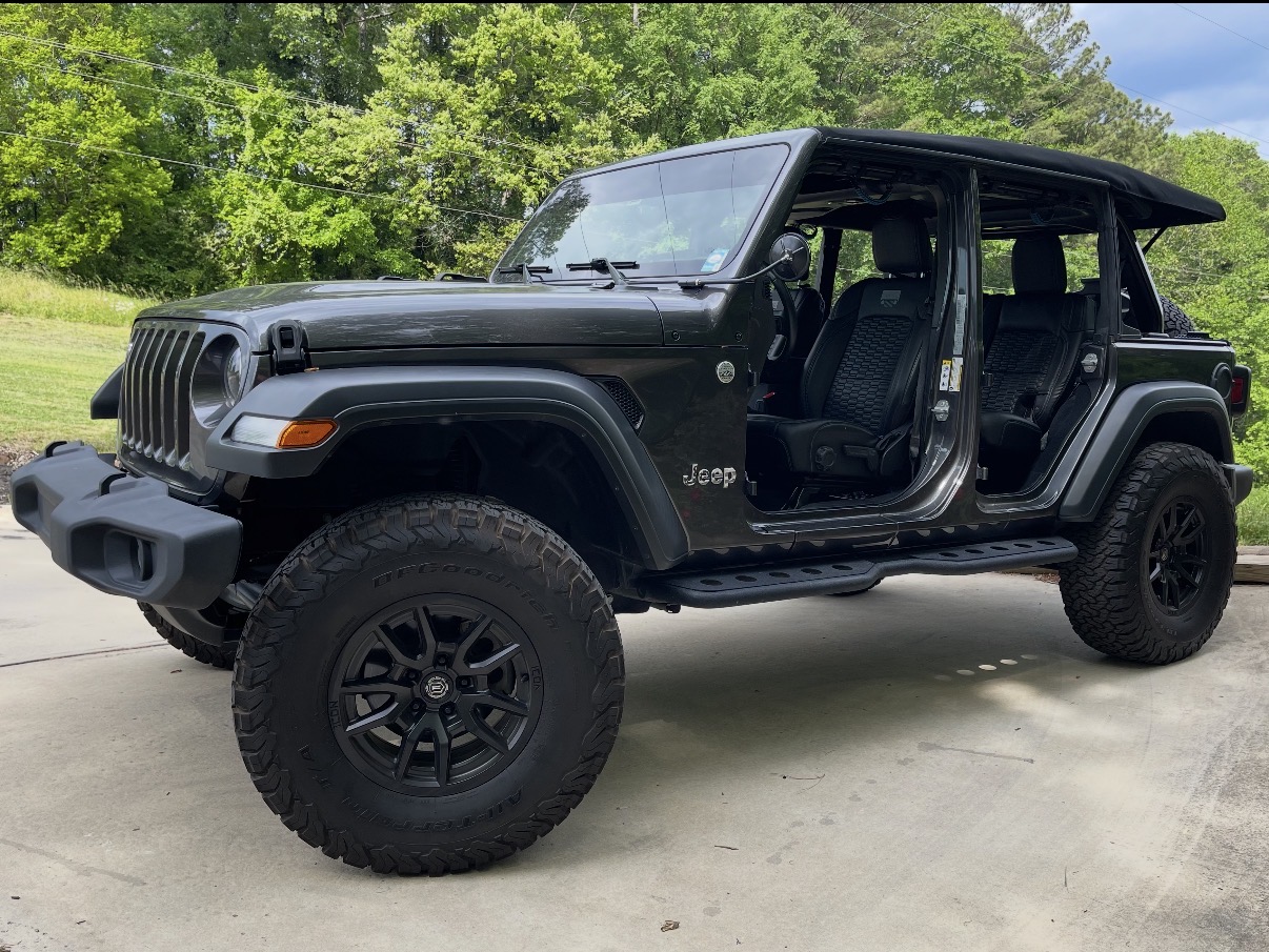 Used 2018 Jeep Wrangler Unlimited Sport S AWD/4WD image 2