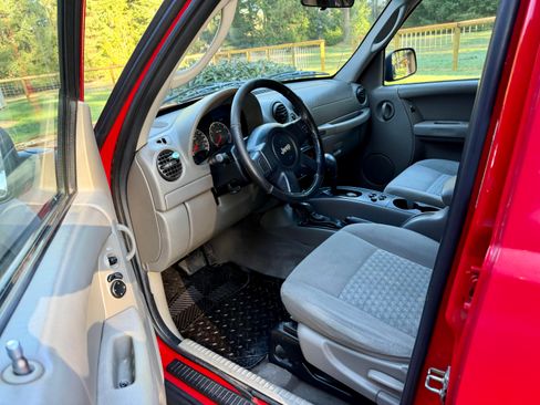 Used 2005 Jeep Liberty Sport image 8