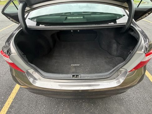 Used 2015 Toyota Camry XSE image 9