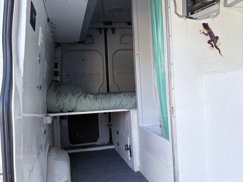 Used 2018 Mercedes-Benz Sprinter 2500 image 19