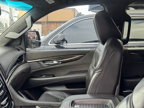 Used 2018 Cadillac Escalade ESV Platinum image 9